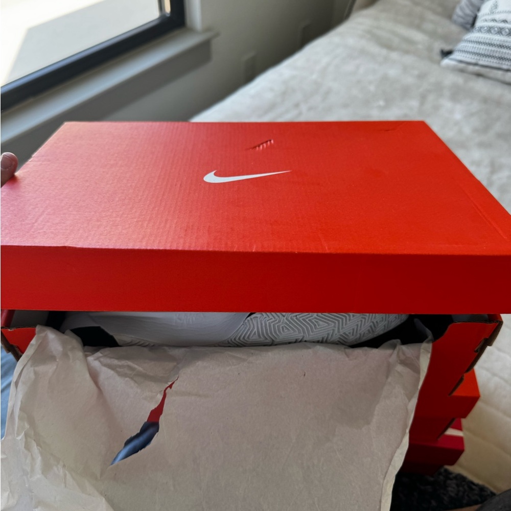 Nike Zoom Hyperset 2. White and Black Retro Trainer Sneakers…. BRAND NEW - Picture 7 of 8